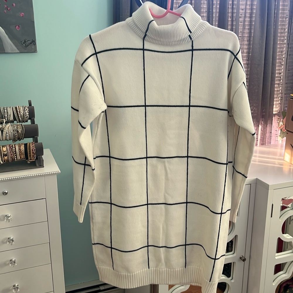Chicwish white and black windowpane sweater dress. Size medium, only worn once.